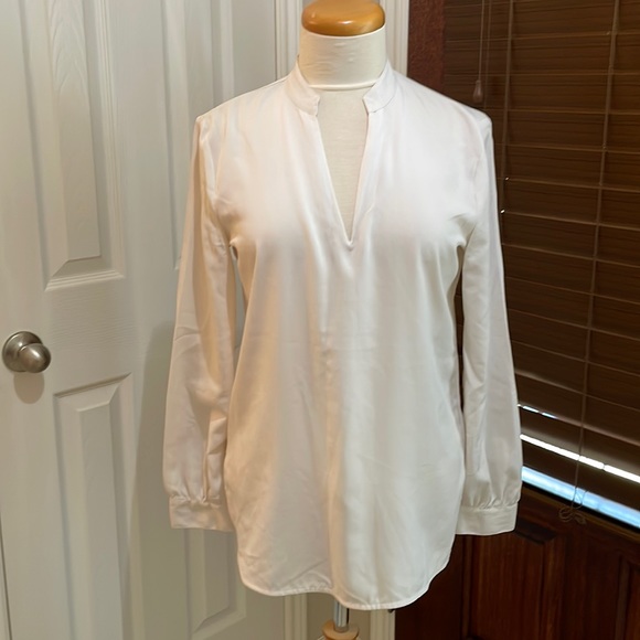 Banana Republic Tops - Banana Republic Off-White Blouse with Slit Back Opening XS